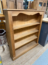 Load image into Gallery viewer, This charming solid pine bookcase is sturdy and well-made, showing only minor signs of use. It features three fixed shelves, perfect for organizing your favourite books or display items. Overall, it’s in great condition and ready to brighten up any room!
Overall Dimensions
105cm wide x 21cm deep x 120 cm high
DELIVERY AVAILABLE
For our other items see our website https://fossewayfurniture.co.uk
collection from our shop at CV36 4QZ or purchase online for delivery.
