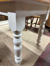 Load image into Gallery viewer, Solid Pine Table