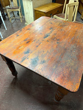 Load image into Gallery viewer, Victorian Scrub Top Table