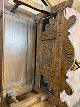 Load image into Gallery viewer, Carved Oak Settle