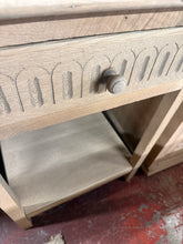 Load image into Gallery viewer, Oak Side Table