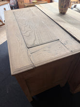Load image into Gallery viewer, Large Oak Coffer
