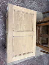 Load image into Gallery viewer, Stripped Oak Blanket Box
