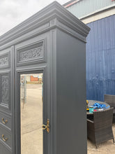 Load image into Gallery viewer, Compactum Wardrobe