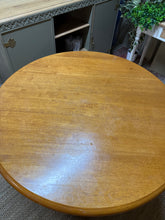 Load image into Gallery viewer, Round Dining Table