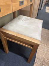 Load image into Gallery viewer, Oak Dressing Table Set