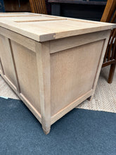 Load image into Gallery viewer, Stripped Oak Blanket Box