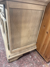 Load image into Gallery viewer, Oak Sideboard