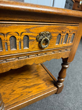 Load image into Gallery viewer, Oak Side Table