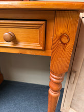 Load image into Gallery viewer, Pine Dressing Table