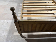 Load image into Gallery viewer, Kingsize Pine Bed