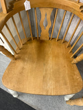 Load image into Gallery viewer, Windsor Armchair