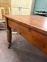 Load image into Gallery viewer, Victorian Scrub Top Table