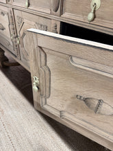 Load image into Gallery viewer, Large Solid Oak Sideboard