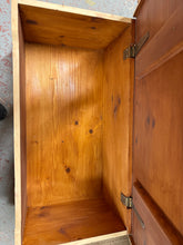 Load image into Gallery viewer, Stripped Blanket Box