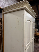 Load image into Gallery viewer, Solid Pine Wardrobe