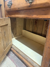 Load image into Gallery viewer, Old Pine Dresser