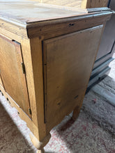 Load image into Gallery viewer, Oak Dresser