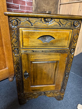 Load image into Gallery viewer, Oak Side Table