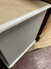 Load image into Gallery viewer, Two Tone Blanket Box