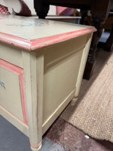 Load image into Gallery viewer, Solid Pine Blanket Box