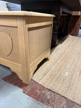Load image into Gallery viewer, Oak Blanket Box