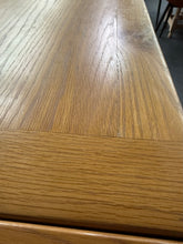 Load image into Gallery viewer, Oak Extendable Table