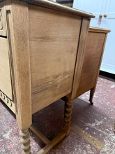 Load image into Gallery viewer, Stripped Oak Hall Table
