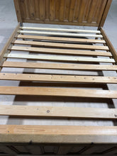 Load image into Gallery viewer, Kingsize Pine Bed