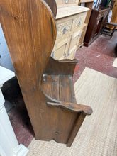 Load image into Gallery viewer, Lambing Chair