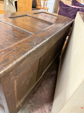 Load image into Gallery viewer, Oak Coffer