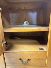 Load image into Gallery viewer, Solid Oak Unit