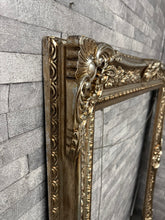 Load image into Gallery viewer, Antique Style Frame