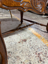 Load image into Gallery viewer, Oak Carver