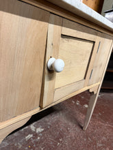 Load image into Gallery viewer, Stripped Washstand