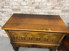 Load image into Gallery viewer, Oak Blanket Box