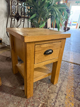 Load image into Gallery viewer, Oak Side Table