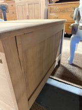 Load image into Gallery viewer, Oak Blanket Box