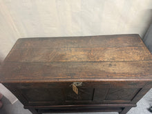Load image into Gallery viewer, Oak Coffer