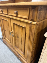 Load image into Gallery viewer, Vintage Pine Washstand