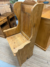 Load image into Gallery viewer, Vintage Lambing Chair