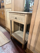 Load image into Gallery viewer, Oak Side Table