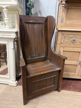 Load image into Gallery viewer, Lambing Chair