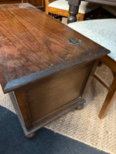 Load image into Gallery viewer, Oak Blanket Box