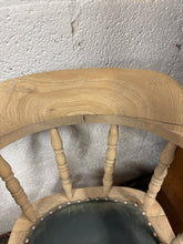 Load image into Gallery viewer, Captains Chair