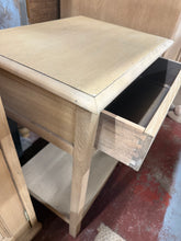 Load image into Gallery viewer, Oak Side Table