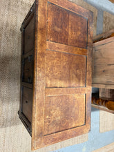 Load image into Gallery viewer, Oak Blanket Box
