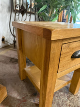 Load image into Gallery viewer, Oak Side Table