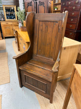 Load image into Gallery viewer, Lambing Chair