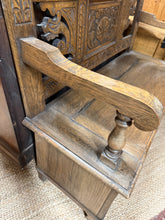 Load image into Gallery viewer, Carved Oak Settle